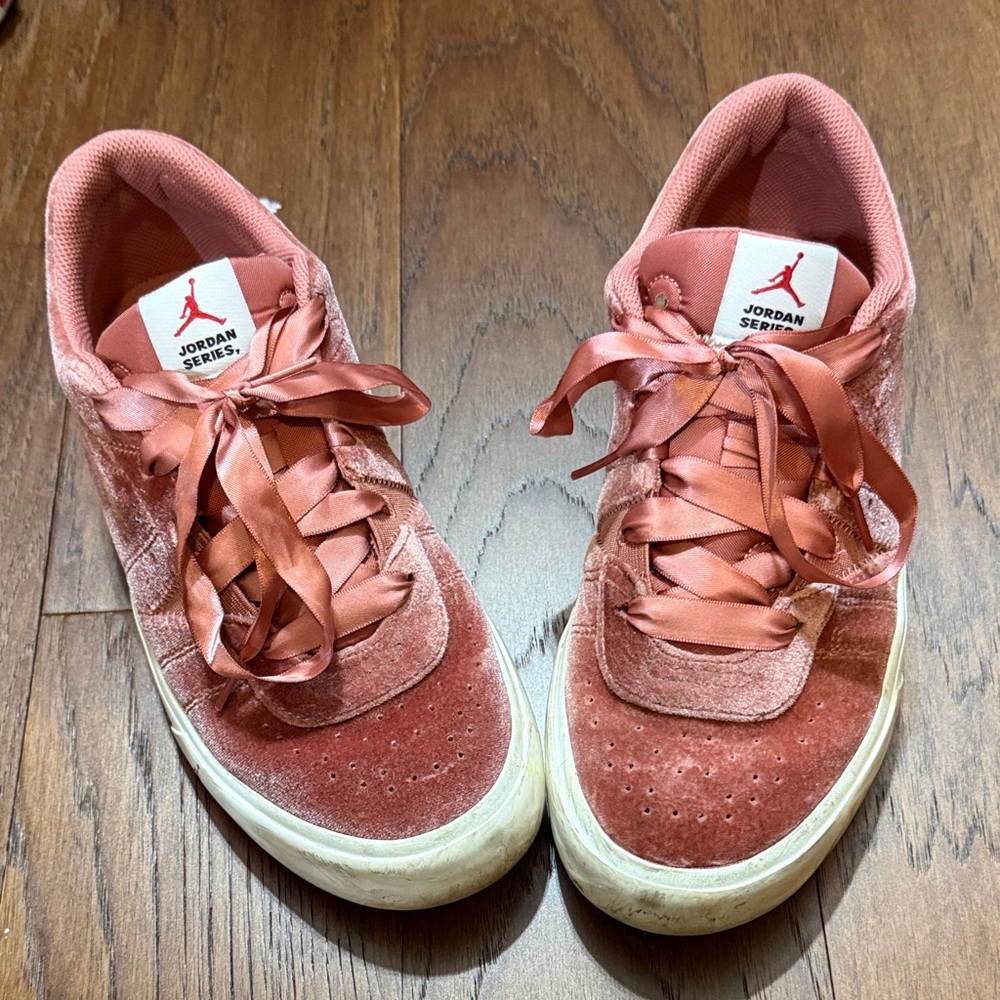Jordan Series Women's Rose Sneakers